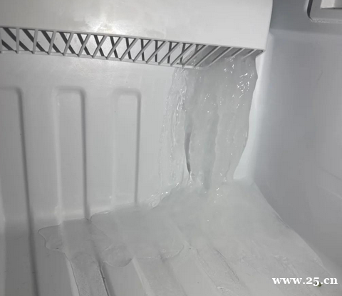 冰箱冷藏室总是有水怎么回事？
