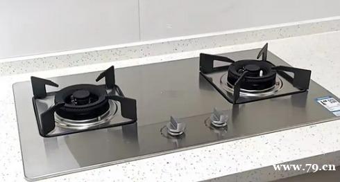 燃气灶一边正常一边不打火怎么回事？